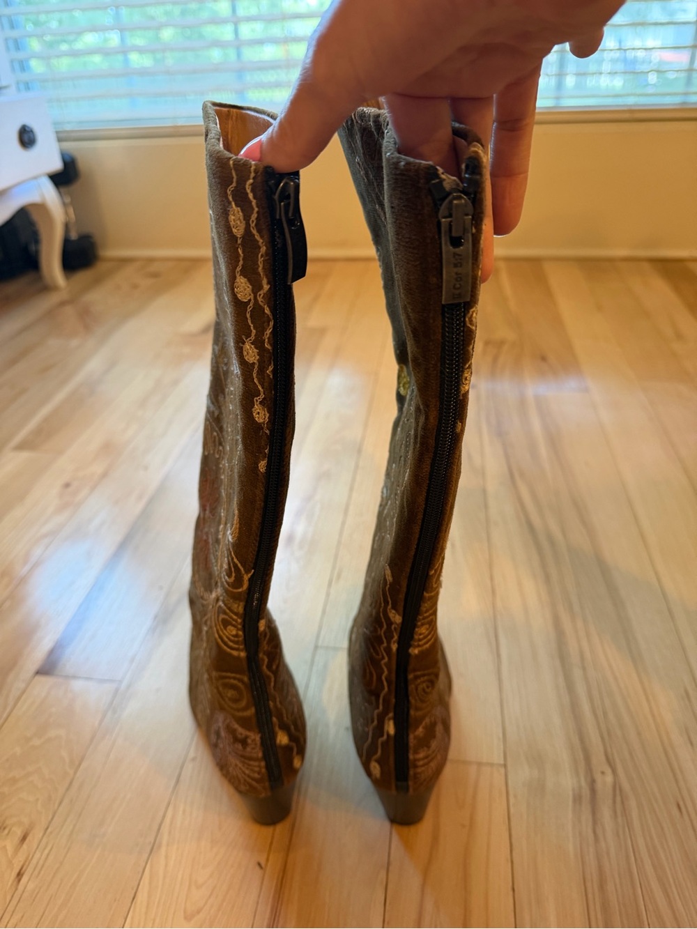 Rockwell Tharp Urban Safari Knee
High - size 38! EUC. - Picture 3 of 8
